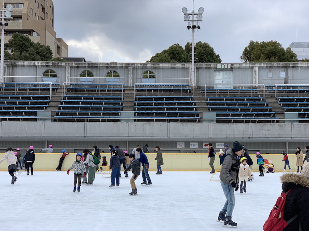 真田山プールアイススケート場へ行ってきた Bu